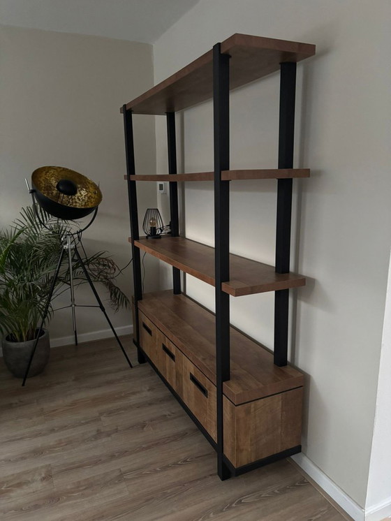 Image 1 of Intérieur (Livre) Armoire