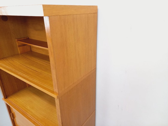 Image 1 of Librería antigua de madera de roble de la década de 1960.