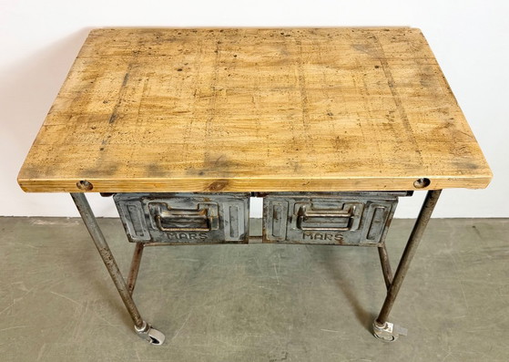 Image 1 of Vintage industriële werktafel op wielen, jaren 60