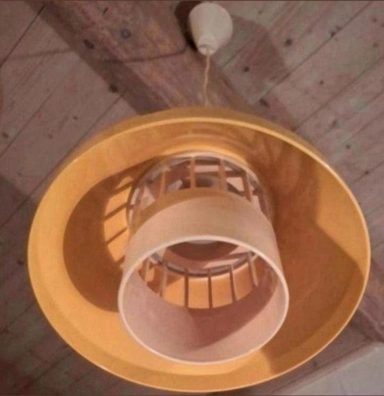 Image 1 of Lampada a sospensione vintage gialla Lyskaer Belysning. Modello 854