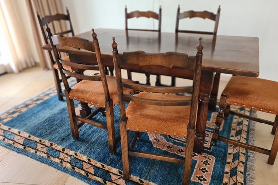 Image 1 of Massief eikenhouten eettafel met 6 bijpassende stoelen 