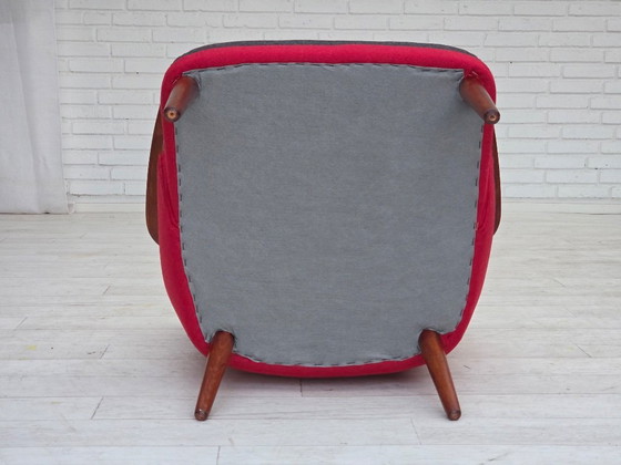 Image 1 of Fauteuil de conception danoise des années 1960, retapissé en laine d'ameublement.