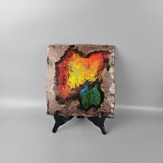 Image 1 of Targa murale antica in pietra lavica della Germania Ovest, realizzata da Vulkan Keramik / Ostara Fliesen. Colori: giallo, rosso,