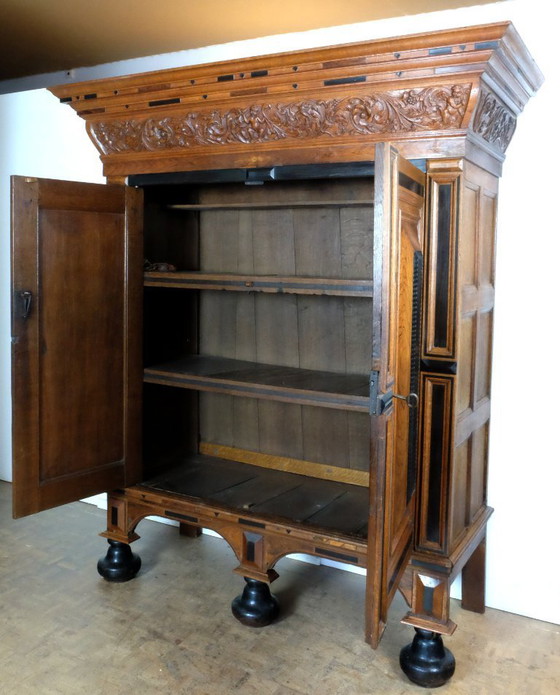 Image 1 of Armario de cojines de Gelderland, hacia 1650/ Gelderland Cushion Cabinet, 1650