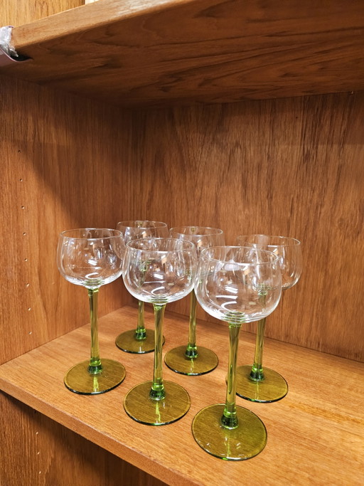Set mit 6 Vintage-Weingläsern, grünem Fuß – glazen karaffen, Glass