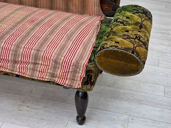 Image 1 of Deense tweepersoons slaapbank/bank met neerklapbare armleuningen uit de jaren 30, bekleed met groen meubelvelours.