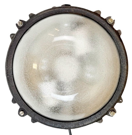 Zwarte industriële gietijzeren wand- of plafondlamp van Elektrosvit, jaren 60. – wandlampen, Glass, Cast Iron