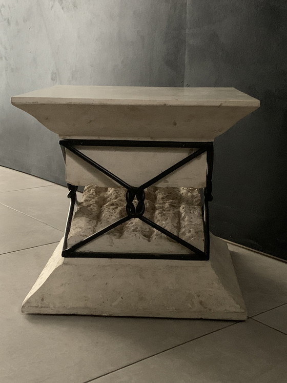 Image 1 of Travertin en ijzeren sokkeltafel met "gebroken" ontwerp