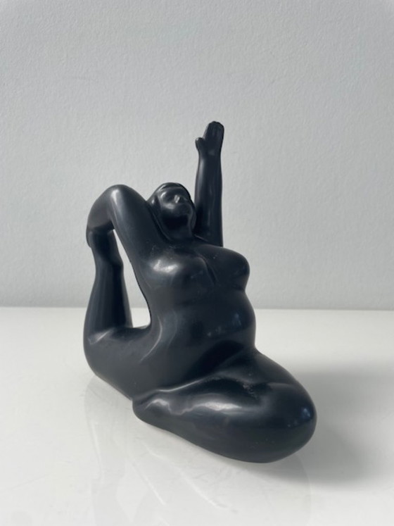 Image 1 of Set di 2 statuette femminili moderne in ceramica nera opaca