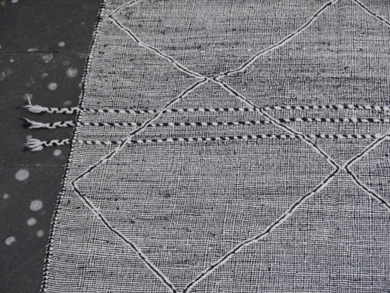 Image 1 of Kilim berbère du Maroc, 295 x 185 cm, tissé à la main, noir et blanc