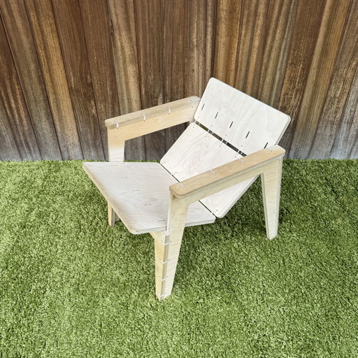 Flat-pack Frontier chair by Will Holman
