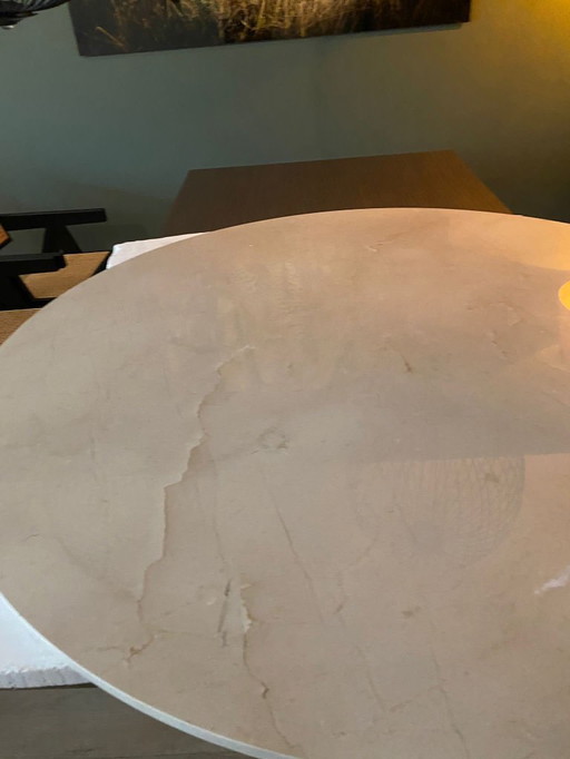 Table de salle à manger ronde en marbre – piètement romain – 140 cm