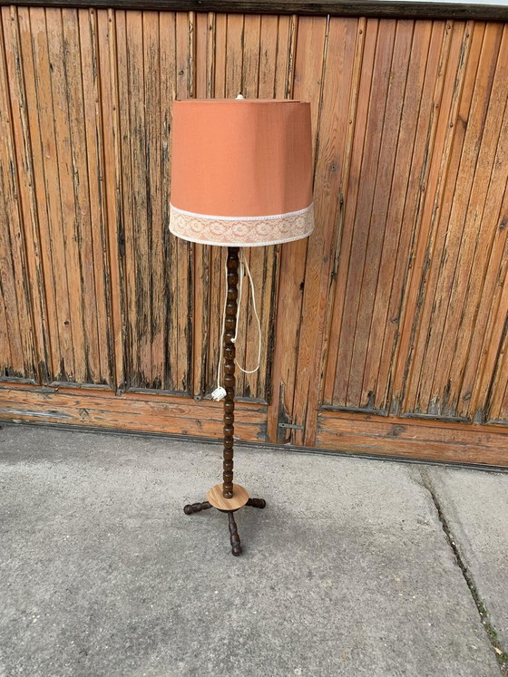 Mid-Century Floor Lamp with Coral Shade, 1950s – Floor lights, Mid Century Modern (photo 4 of 8)