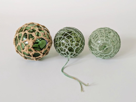 Image 1 of Satz von 3 antiken französischen Fischschwimmern, grünes Glas mit Netz