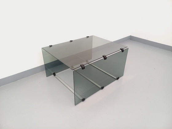 Image 1 of Vintage salontafel van gerookt glas, zwart metaal en gegoten aluminium uit de jaren 70
