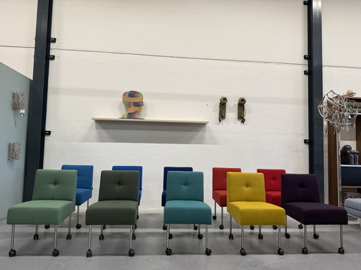 10 Gelderland 7714 Knopfstühle auf Rädern Designstuhl Stoff