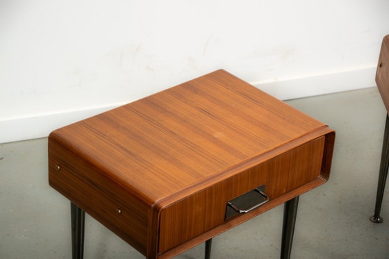 Image 1 of Comodini italiani in teak con dettagli in ottone. Circa 1970.