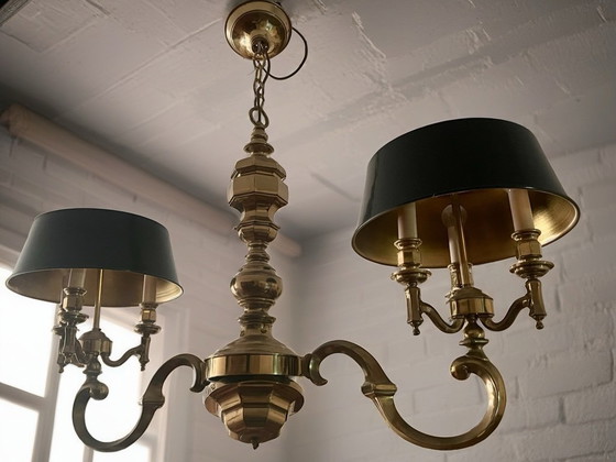 Image 1 of Lampadario in stile bouillotte in ottone massiccio del 1970 6 luci con paralumi neri