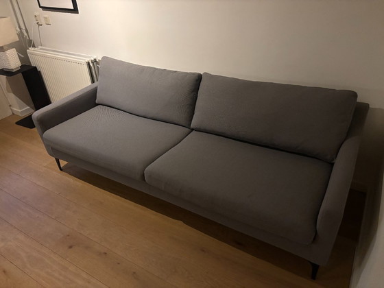 Image 1 of Astha, canapé 3 places, coloris Cura Gris clair, hauteur des pieds 17 cm, structure en métal noir