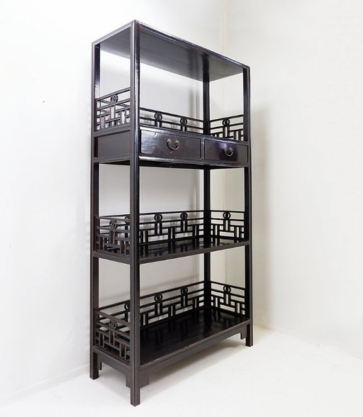 Librería vintage china de tres niveles de madera lacada - siglo XX