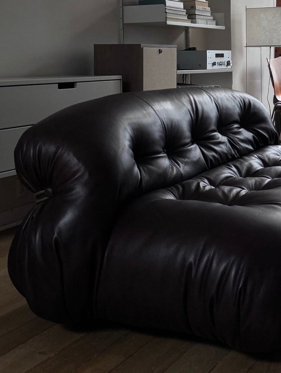 Image 1 of Cassina Soriana 2-zitsbank van Afra & Tobia Scarpa