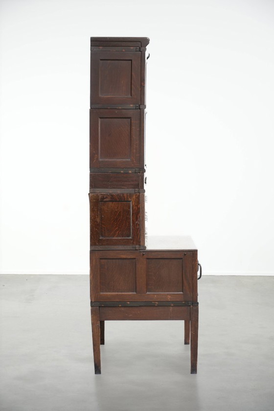 Image 1 of Unieke en zeer originele 19e eeuwse globe Wernicke modulaire notaris/ kantoor/ apothekerskast