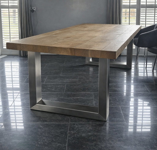Massief eikenhouten eettafel (230 x 120 cm) – industrieel met RVS poten