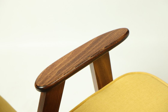 Image 1 of Fauteuil vintage en velours jaune doux, design Chierowsky