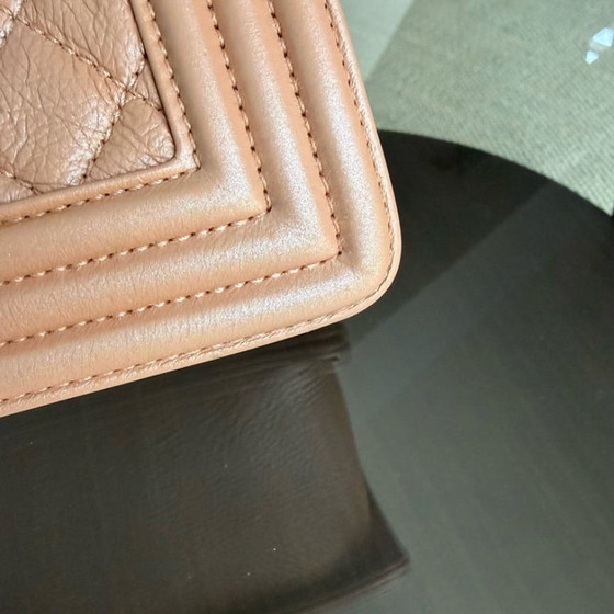 Image 1 of Chanel Boy Medium - 25 cm, cuir de veau matelassé, finitions dorées, collection 20