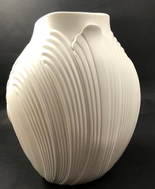 Modern AK Kaiser White Bisque Manfred Frey Floral Op Art Vase 0326.