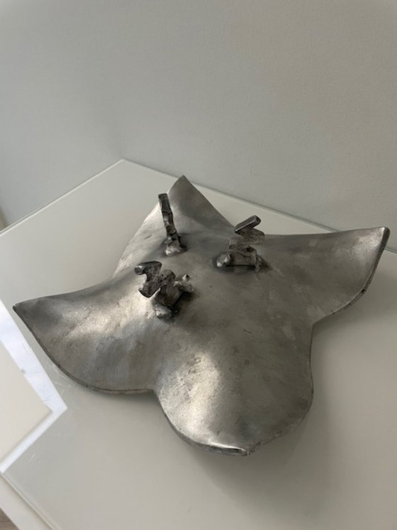 Image 1 of Unieke handgemaakte aluminium schaal met sculpturale bloemvorm