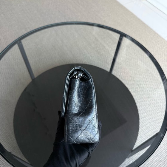 Image 1 of Chanel Classic Flap Medium - Caviar 25cm Gewatteerd generfd kalfsleer Donkergrijs Zilverkleurige hardware Serie 20
