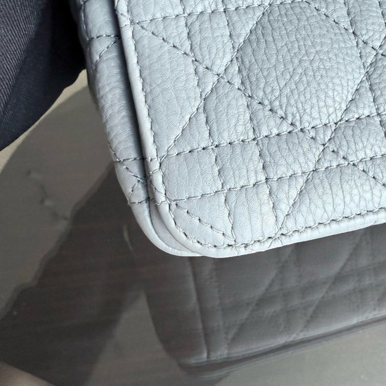 Image 1 of DIOR CARO MEDIUM - PELLE DI VITELLO GRAMMATIZZATA CANNAGE, GRIGIO, FERRAMENTA ORO