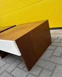 Tables de chevet/tables d'appoint rétro vintage - placage bois et blanc avec tiroir