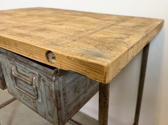 Image 1 of Vintage industriële werktafel op wielen, jaren 60