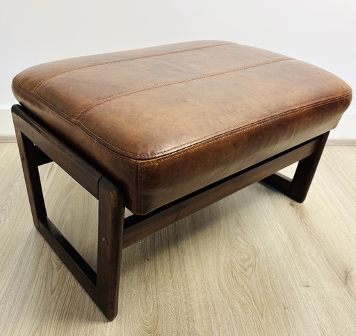 Scandinavisch houten hocker / zitje met cognac bekleding