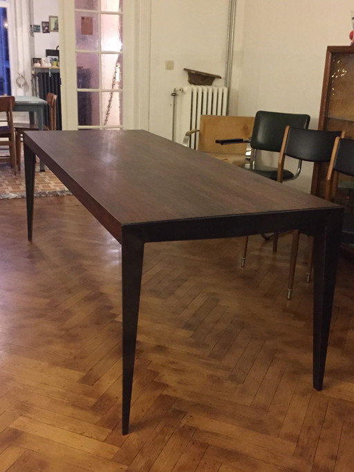 Table au design bohème unique, fabriquée à la main, en noyer et acier brûlé