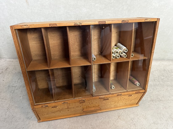 Image 1 of Vintage display case/counter - 'Guitare' Elastique de Luxe