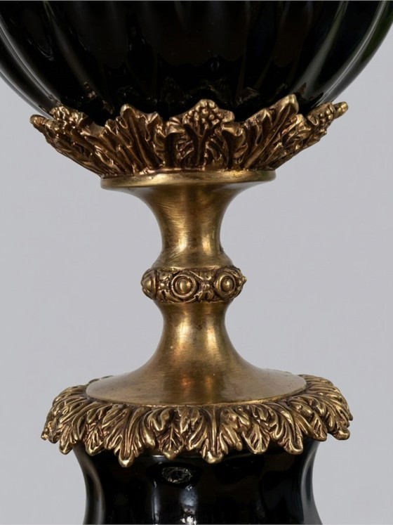 Image 1 of Paar Papageienleuchter aus Porzellan und vergoldeter Bronze – Stil Ludwigs XVI. – 47 cm