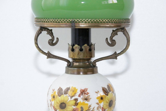 Image 1 of Paralume in vetro di petrolio, vetro opalino, porcellana verde, anni '70, J Vintage