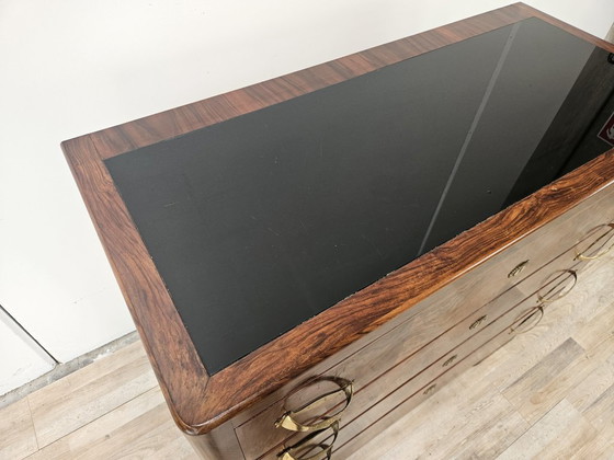 Image 1 of Commode Art Déco des années 1940 en loupe de noyer avec plateau en verre noir