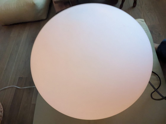 Image 1 of Grote ronde vloerlamp van mat glas