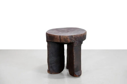 Antiker afrikanischer Stammeshocker aus Tansania – krukjes, Wood (photo 2 of 4)