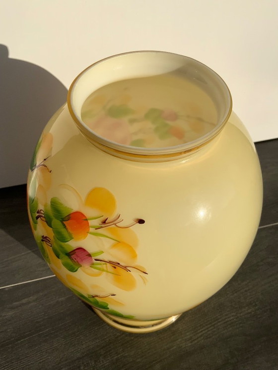 Image 1 of Grande vaso in opalino di uranio, decoro floreale Art Nouveau. Boemia