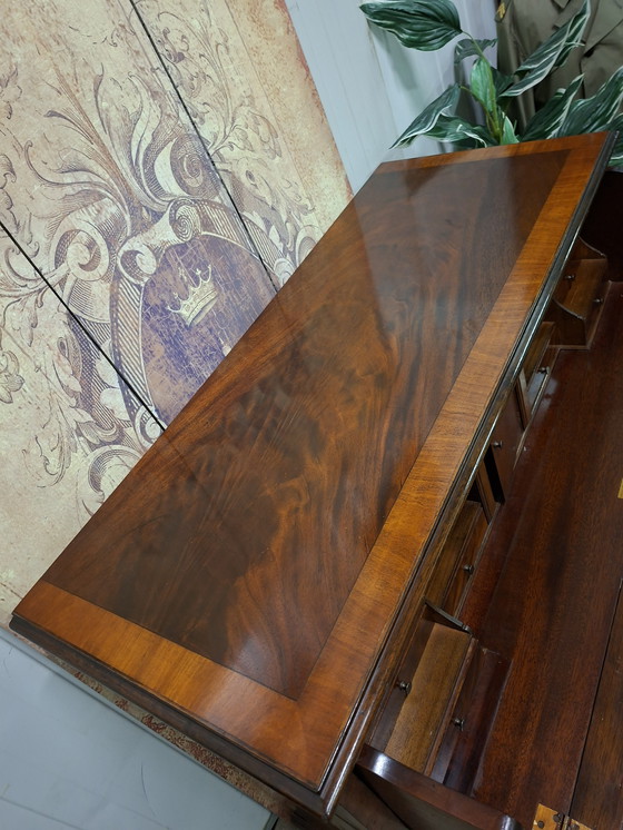 Image 1 of Antike englische Kommode, Kommode, hinter der obersten Schublade befindet sich ein Schreibfach ca. 1860 Abmessung 120x49 und 115