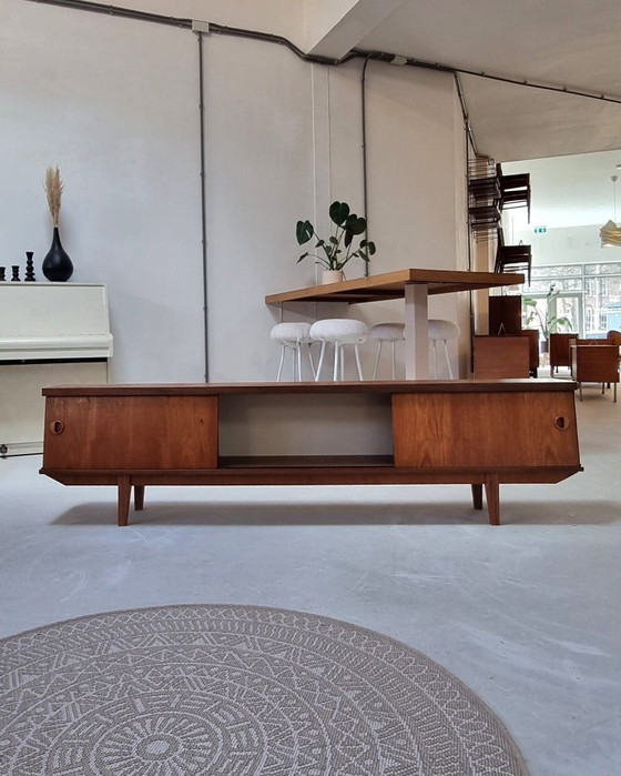 Image 1 of Tablero bajo de mediados de siglo