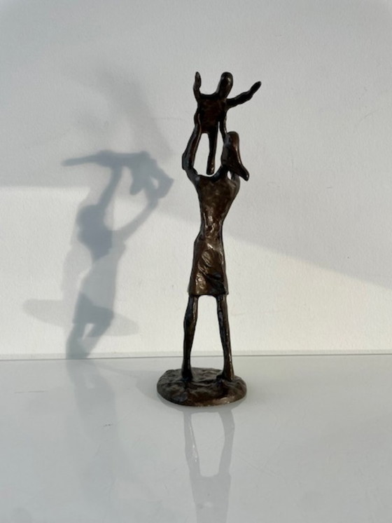 Image 1 of Bronze statue of mother and child – modern and expressive
