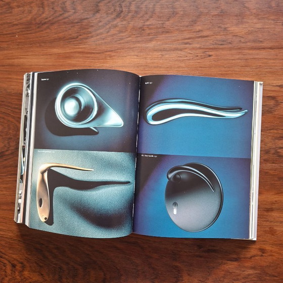 Image 1 of Livre de table basse : Monographie sur le designer français Philippe Starck. Taschen