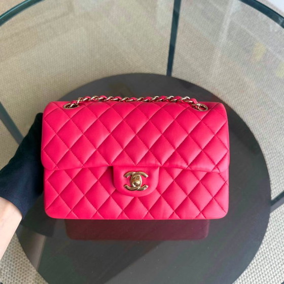 Image 1 of Chanel Classic Flap Small - 23 cm gewatteerd lamsleer rood goudkleurige hardware Serie 25