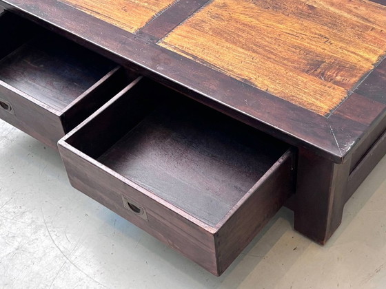 Massieve salontafel in koloniale stijl met 2 lades – Wood (photo 5 of 15)